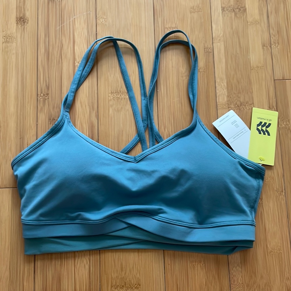 Medium light support women’s sports bra brand new with tags